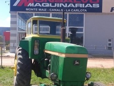 John Deere 3530
